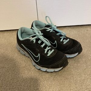 Nike dual fusion sneakers size 6.5 black